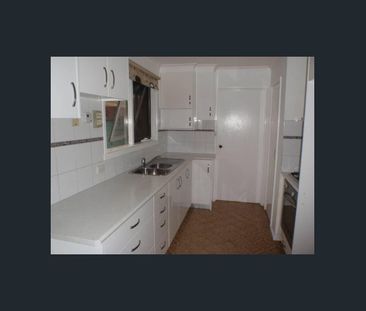 14 Waranga Crescent, St Albans, Vic 3021 - Photo 5