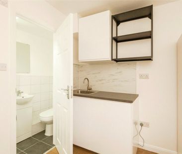 Coburg Crescent, London, SW2 3HU - Photo 2