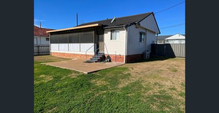 Ideal Home Set in a Quiet Neighbourhood - Photo 4