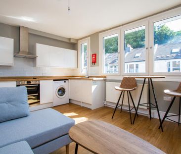 4 bedroom apartment to rent - Photo 2