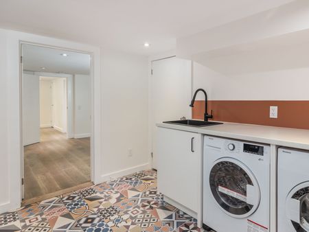 For Lease - 1654 Gerrard Street, Toronto, Ontario - Photo 2