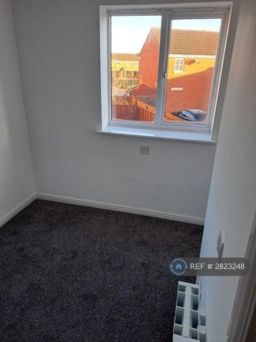 2 bedroom flat to rent - Photo 3