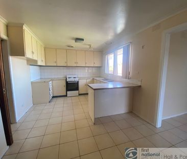 6 Cochrane Avenue, Keysborough - Photo 5