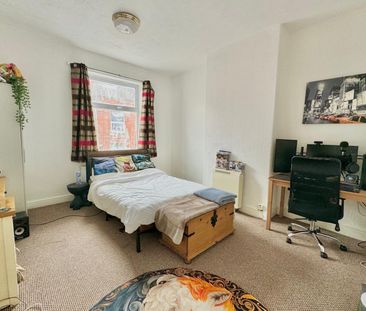 Woodview Terrace, LS11 - Photo 1