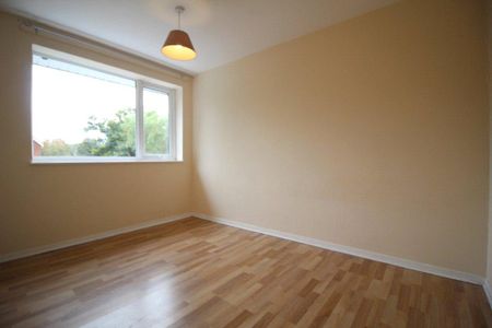 2 bedroom maisonette to rent - Photo 3