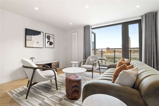 Duplex 3 bed Penthouse Apartment with two roof terraces and views towards the River Thames. - Photo 1