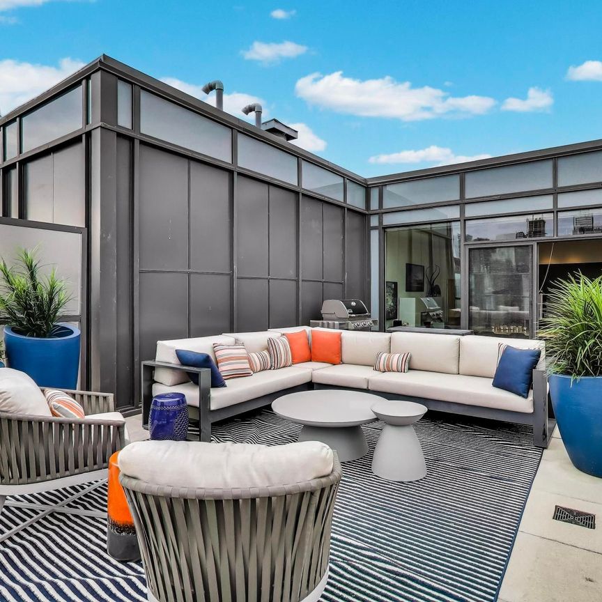 For Lease - 111 Bathurst Street Unit# 1606, Toronto, Ontario - Photo 1