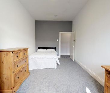 3 bedroom apartment to rent - Photo 4