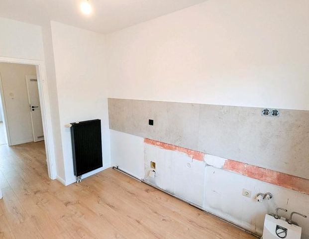 Lichtdurchflutete 3-Zimmer-Wohnung, Kernsaniert - Balkon & Garage - Foto 1