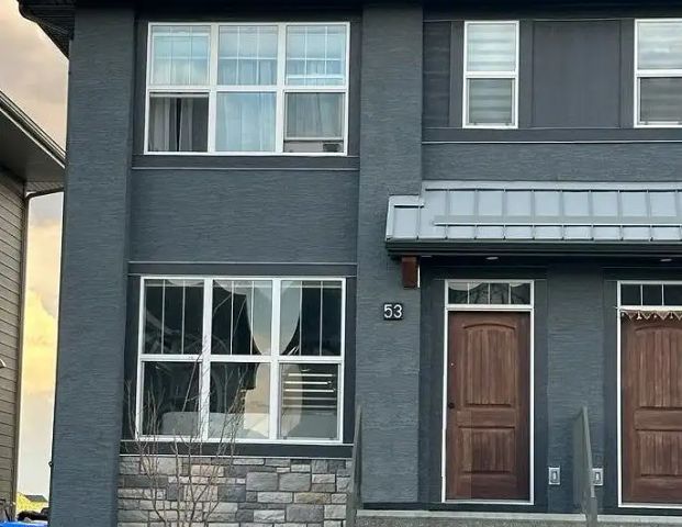 Exquisitely Clean 3 BR Cozy Duplex with Finished Basement – Fixed 4-Month Term — 3 Bedrooms Duplex - Photo 1