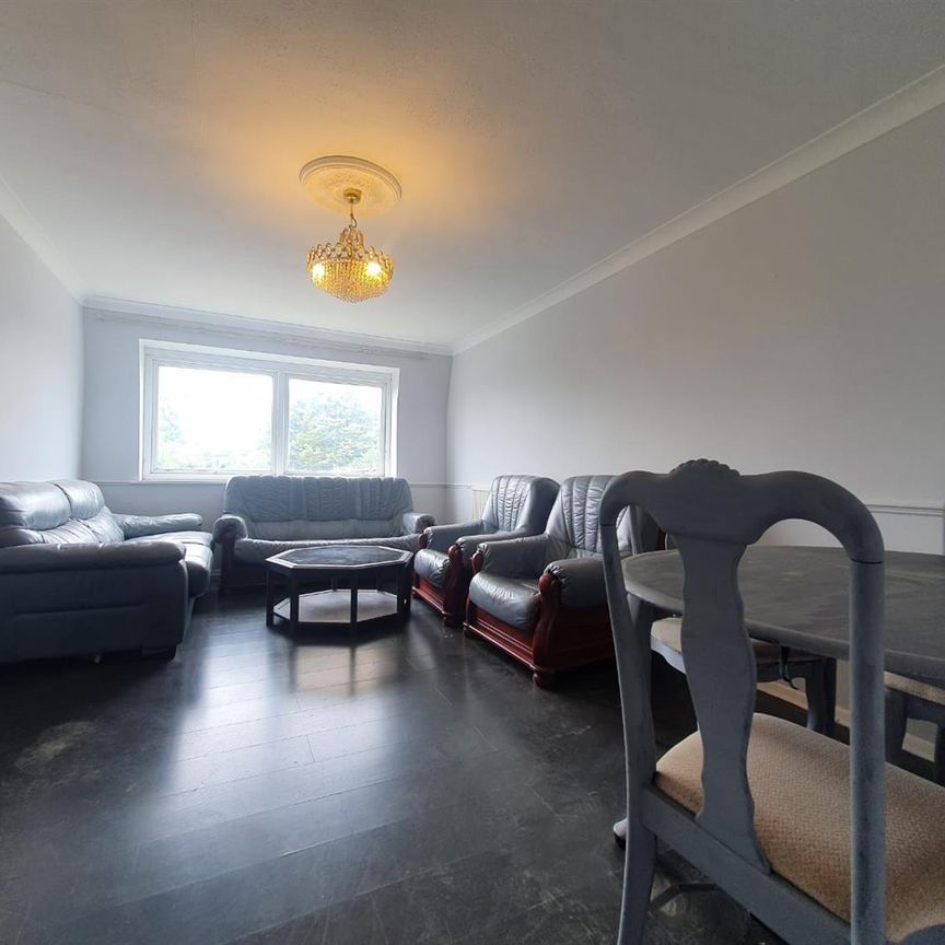 Mandeville Road, Enfield EN3, London - Photo 1
