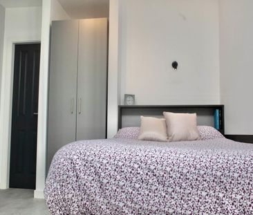 Studio 5 207 High Street - Photo 1