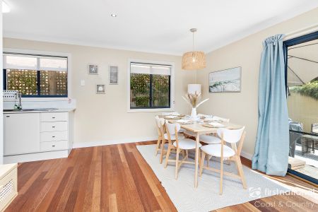 Stylish, Central & Fully Furnished Townhouse - Short-Term Lease - Photo 2