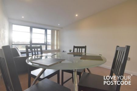 2 bedroom flat to rent - Photo 2