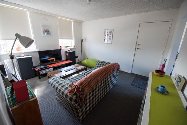 Spacious & Sunlit 2-Bedroom Apartment in the Heart of Brunswick - Photo 1