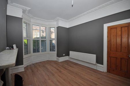 4 bedroom end of terrace house to rent - Photo 4