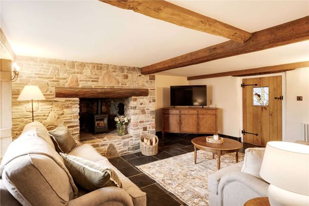 Immaculate period home blending historic charm with modern luxury, fully furnished and ready to move in - Photo 1