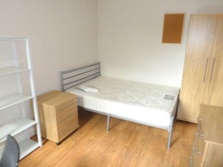 6 bedroom terraced house to rent - Photo 4