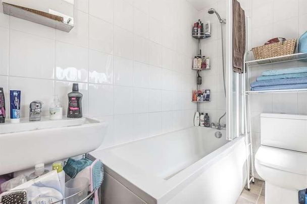 Chaffinch Close, Woosehill, Wokingham, RG41 - Photo 1