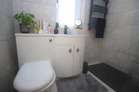 3 bedroom semi-detached house to rent - Photo 2