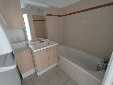 Appartement - 3 pièces - BEAUMONT - Photo 3