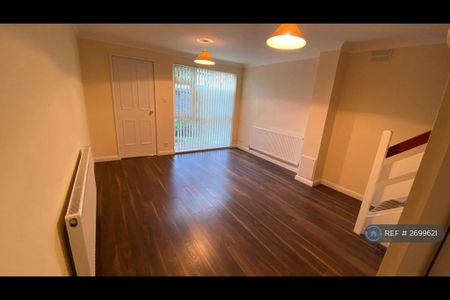 2 bedroom end of terrace house to rent - Photo 3