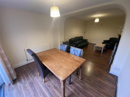 3 bedroom semi-detached house to rent - Photo 3