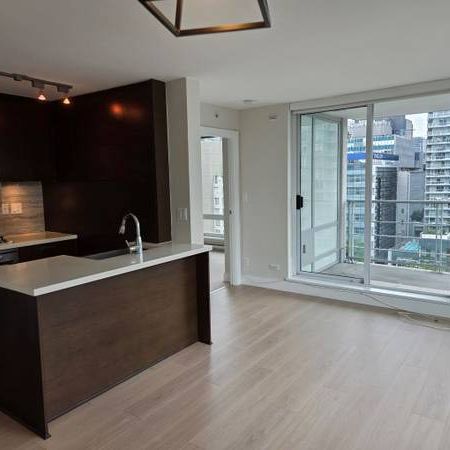 Pleasant wide City View, 2 bedroom 2 Baths & Den - Photo 1