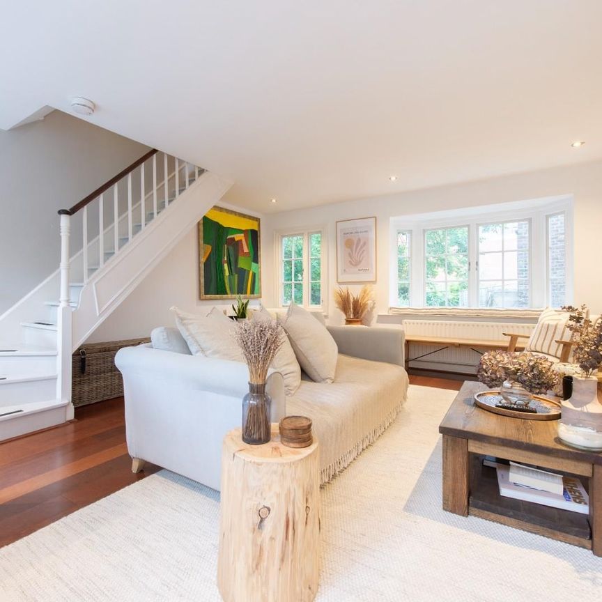 New End, Hampstead, London - Photo 1