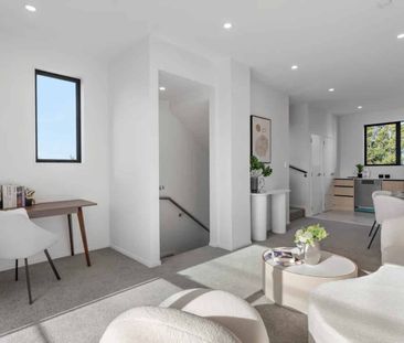 Not your average cookie-cutter townhouse - Photo 2