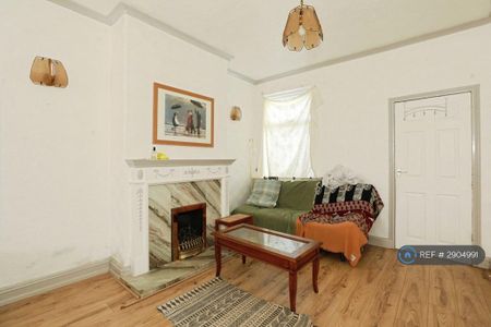 2 bedroom terraced house to rent - Photo 2