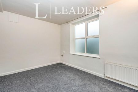 3 bedroom flat to rent - Photo 5
