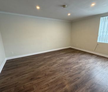 For Lease - 180 Vaughan Road Unit# 304, Toronto, Ontario - Photo 4