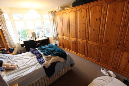 6 bedroom semi-detached house to rent - Photo 2