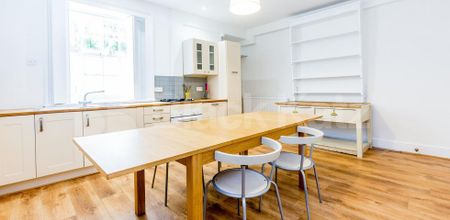 Bright and Stylish One-Bedroom Period Flat to Rent on Mornington Terrace - Photo 5