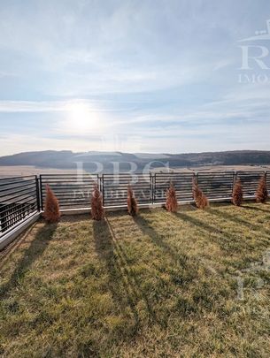 Casa individuala ultrafinisata cu teren 500 si parcare - Fotografie 1