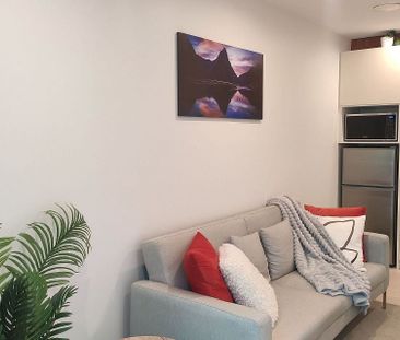 Cozy, compact 1 BR/1 BT with Patio @ Heart of City - Photo 6