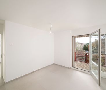 Superb renovated duplex of 4.5 rooms in a quiet and green setting - Photo 3