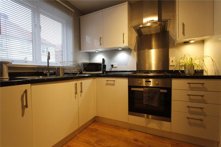 3 bed terraced house to rent in Castle Dyke Wynd, Yarm, TS15 - Photo 3