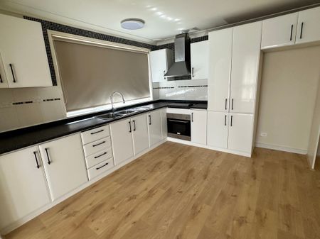 Charming 3-Bedroom Home in Eschol Park - Photo 5