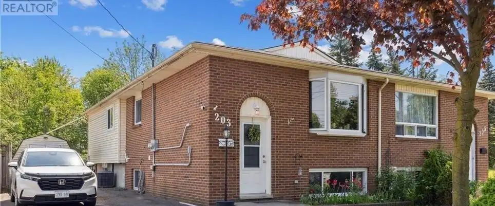 UPPER - 203 COMMERCIAL STREET — 3 Bedroom - Photo 1