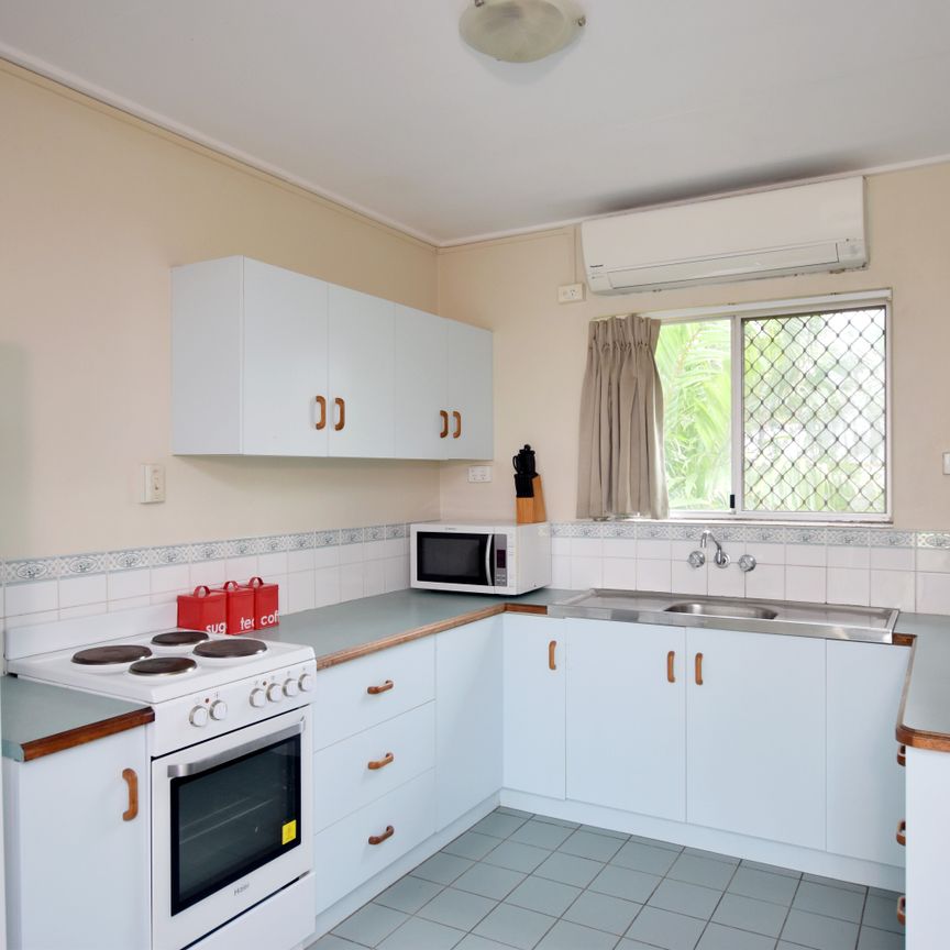 SPECIAL OFFER - SELF CONTAINED APARTMENT - GLADSTONE CBD - Photo 1