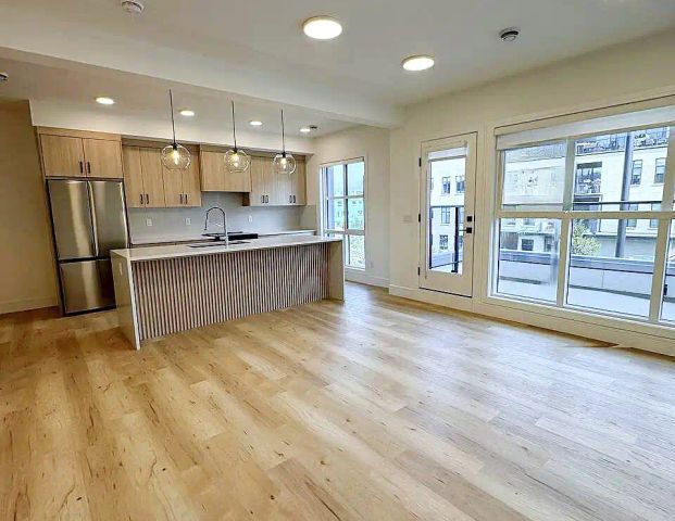 Brand-New 3-Bed Townhome in University District | Attached Garage + 2 Balconies — 3 Bedrooms Townhouse - Photo 1