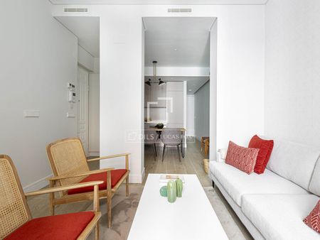 Excellent 2 Bedroom apartment for rent in Trafalgar, Madrid - Photo 5