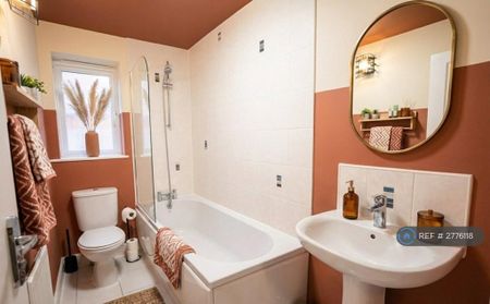 6 bedroom semi-detached house to rent - Photo 2