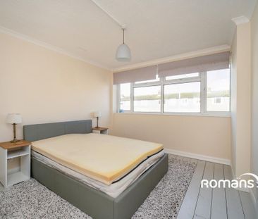 3 bedroom flat to rent - Photo 3