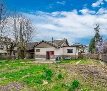 Rustic Home in Downtown Chilliwack - Photo 4