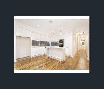 Well Appointed Townhouse - Photo 2