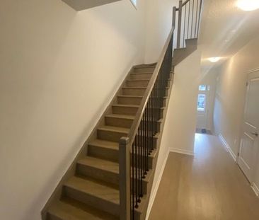 For Lease - 92 Phoenix Boulevard, Barrie, Ontario - Photo 1