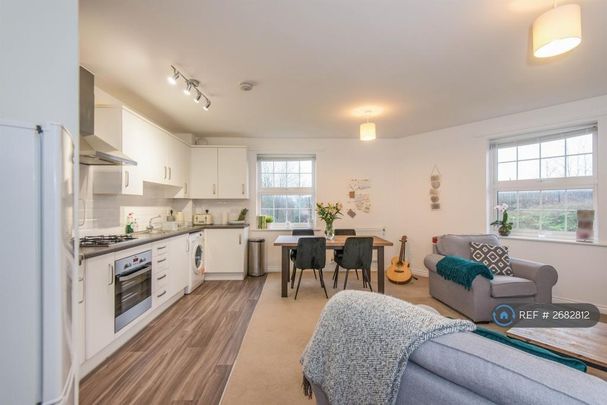 2 bedroom flat to rent - Photo 1